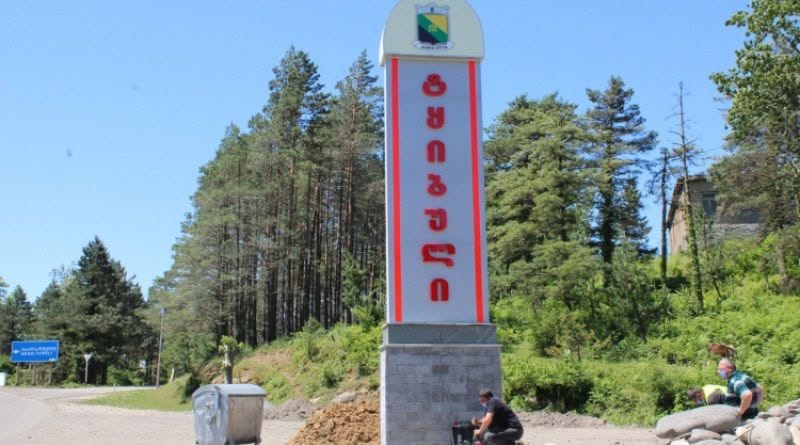 Ես գնեցի լավ տուն, մեծ բակով, ծառերով