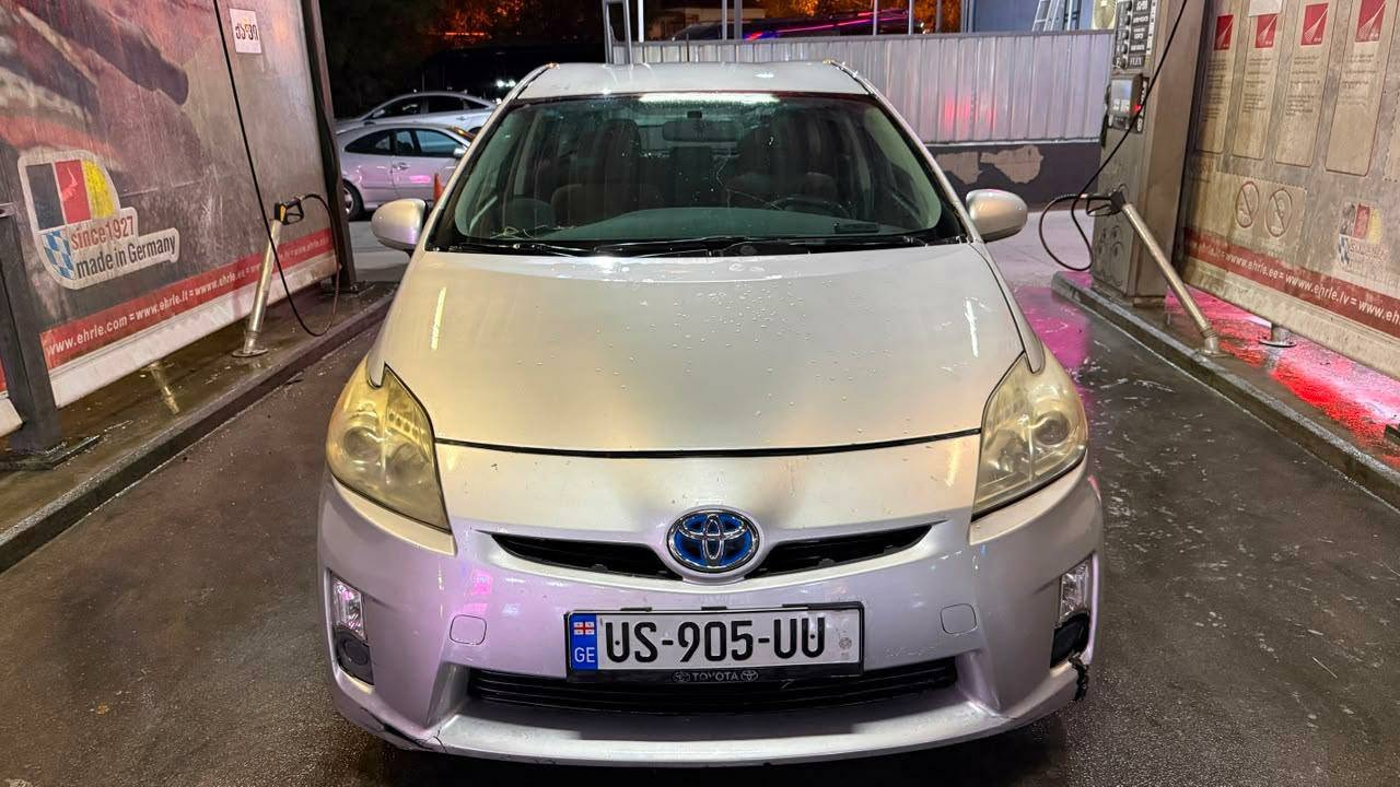 Toyota Prius 2009 — 4,000$