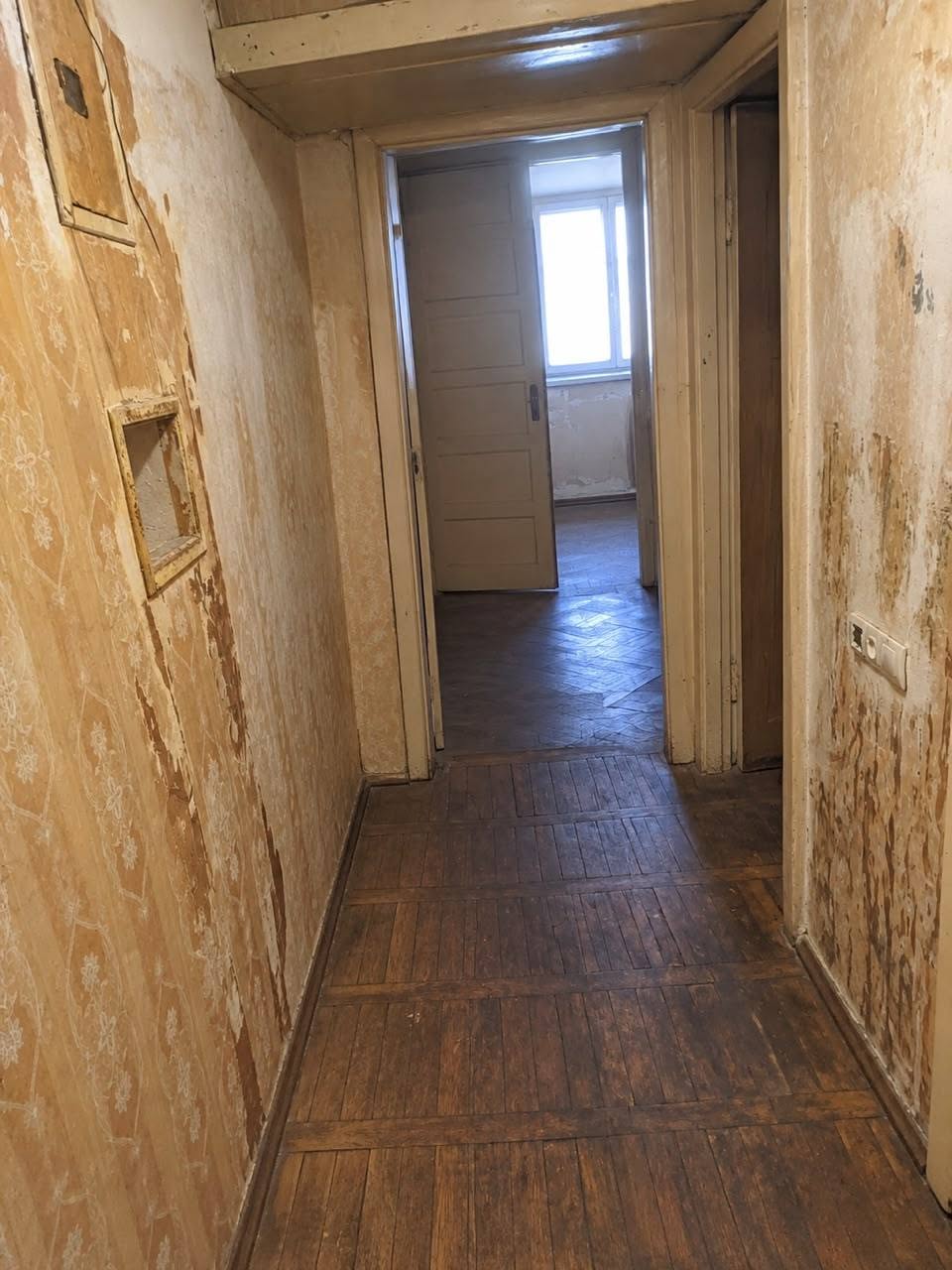 A two-story (duplex) apartment is for sale in Komitas — $153,000