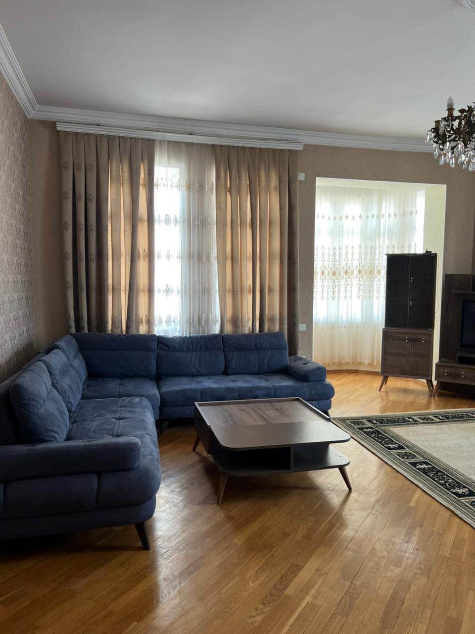 Azadlıq prospektində 4 otaqlı mənzil kirayəyə verilir — 1,400₼
