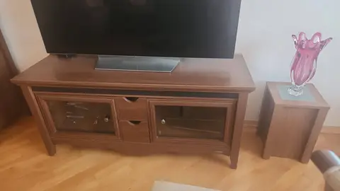 İstikbal ağac TV stendi, şüşəli qapaqlı