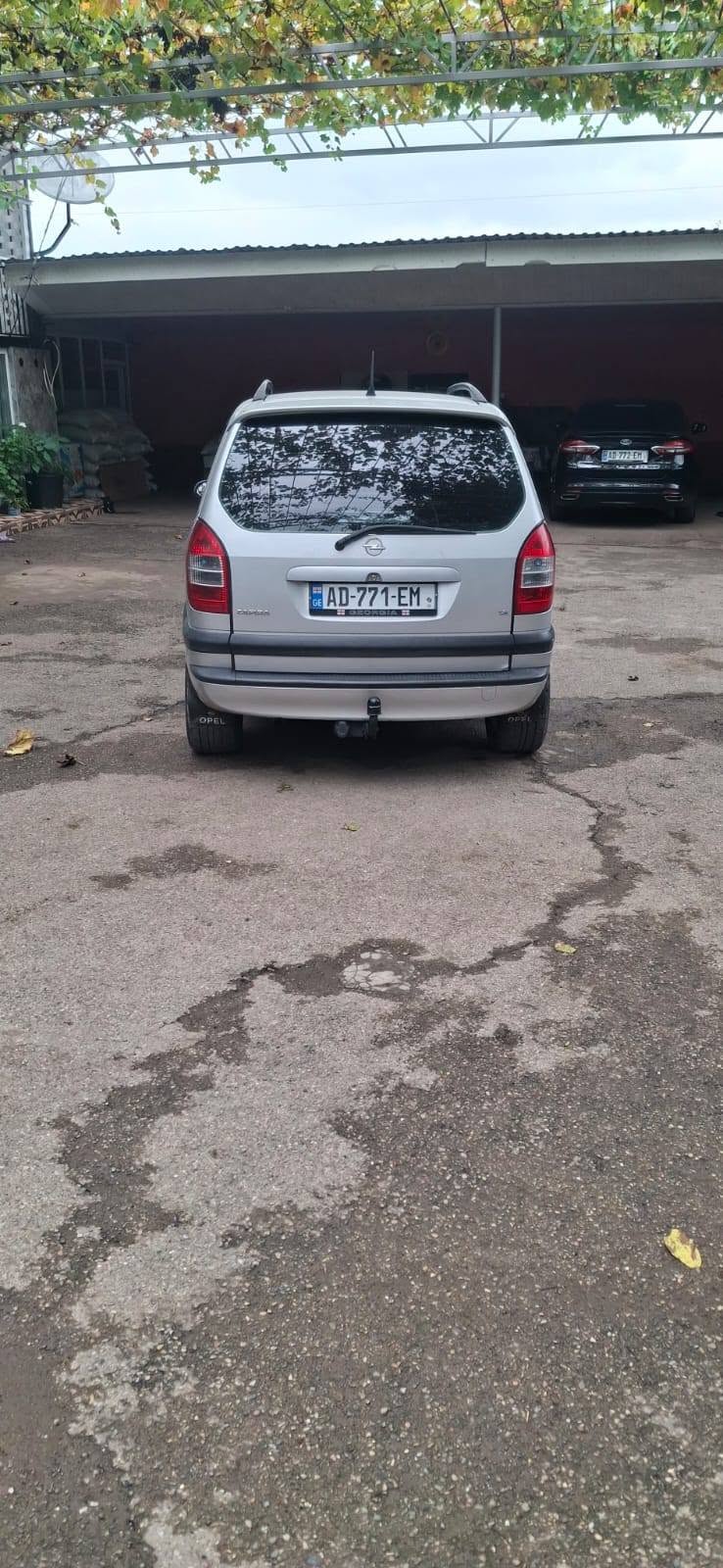 Opel Zafira 2004 — 4,200$