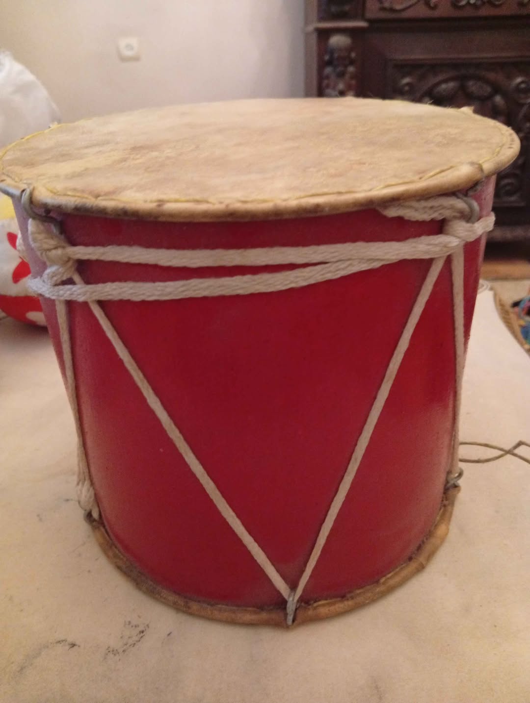 Sovyet dönemi kırmızı dolabı