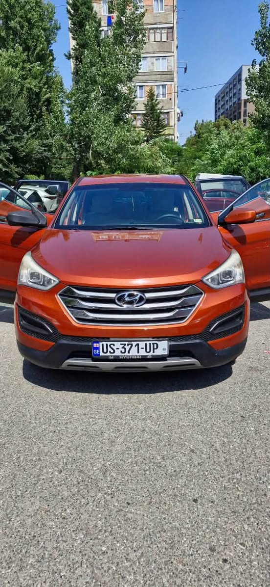 Hyundai Santa Fe 2015 — $8,000