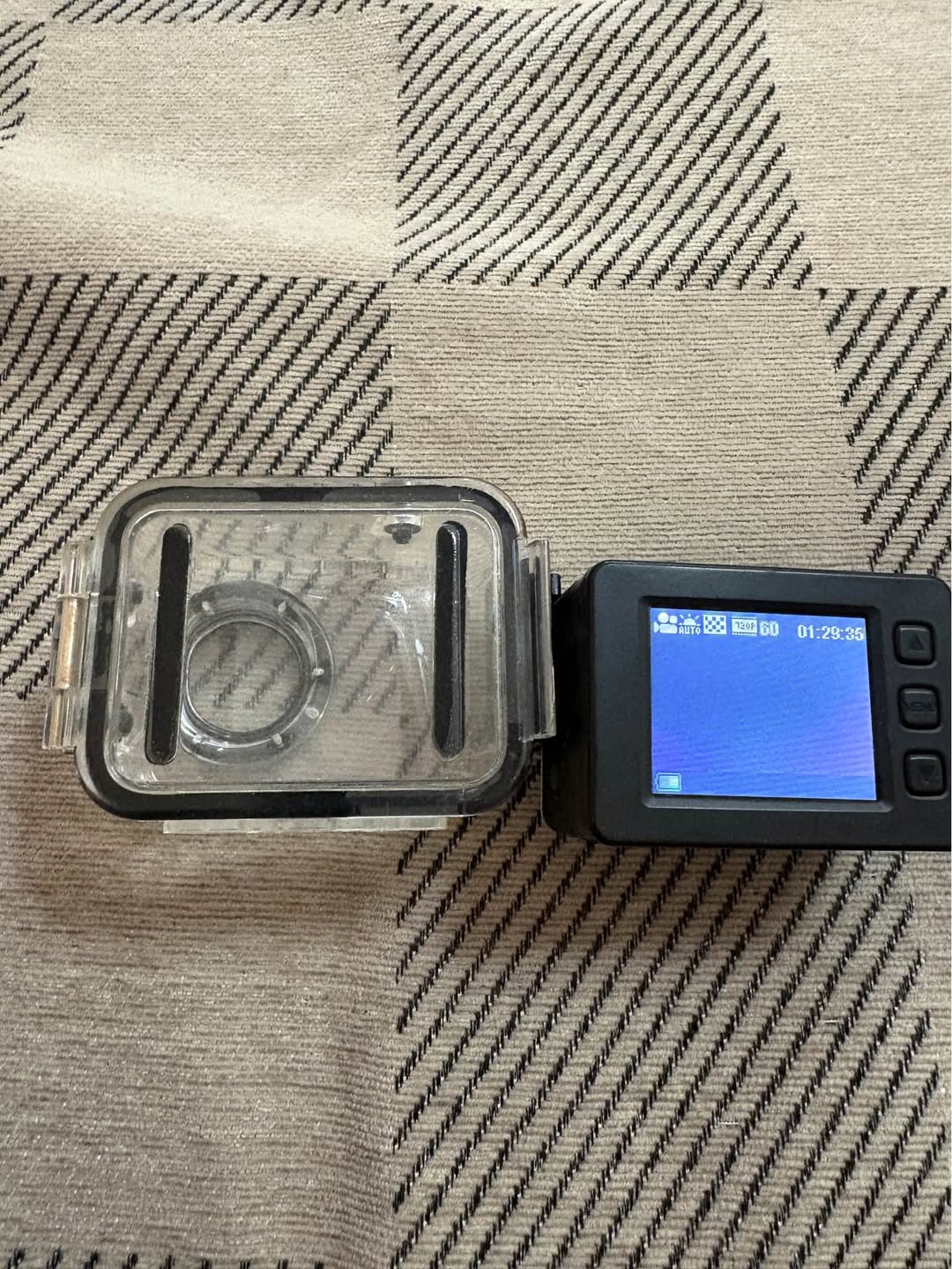 Kamera ideal şəkildə işləyir, sadəcə arxada problem var