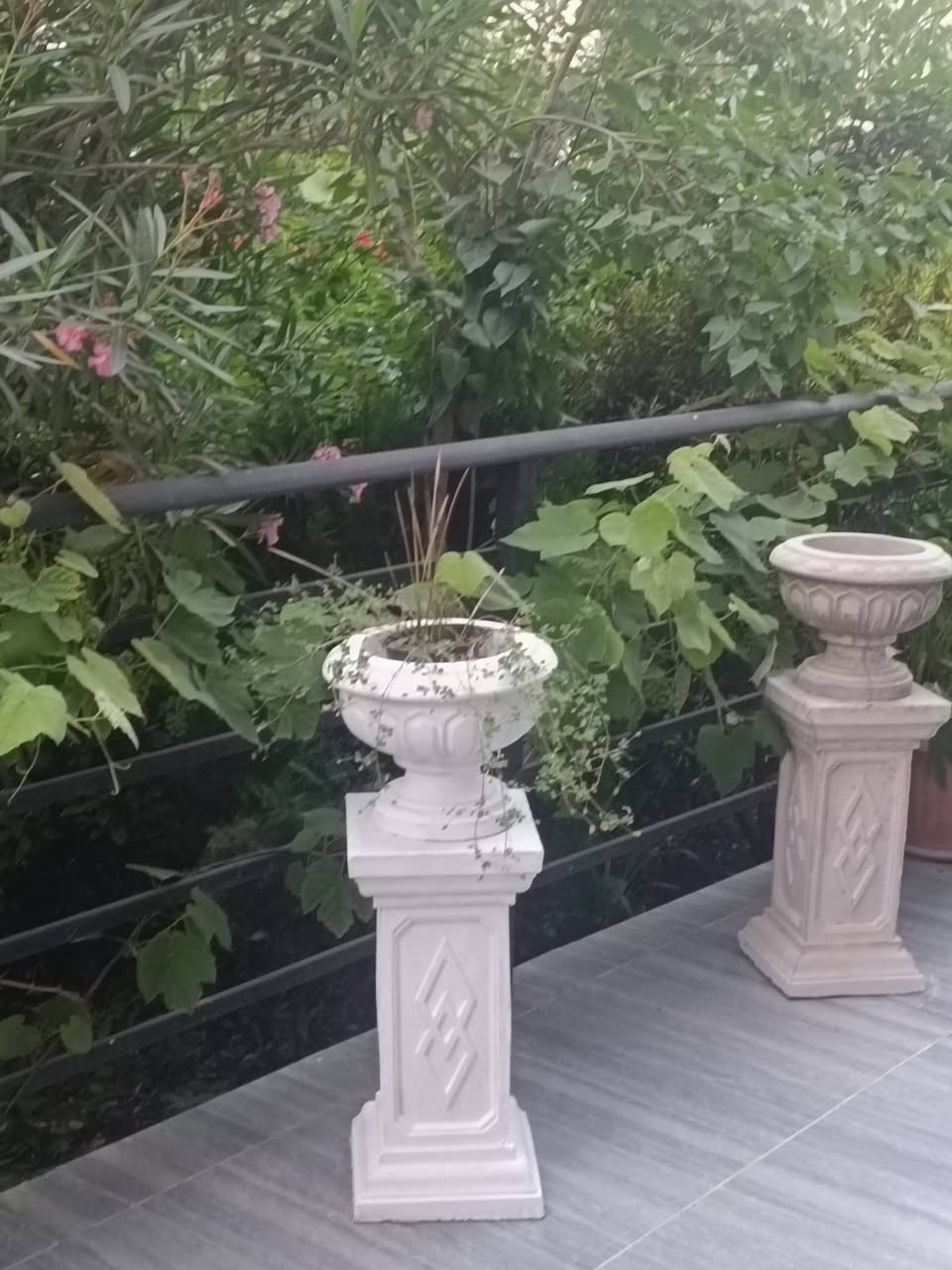 Flower pots with stand