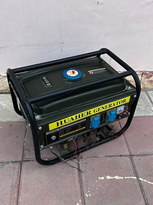 Jeneratör satılır. 350azn. Benzinle çalışır. Gücü 4200w. Yeni kullanılır.