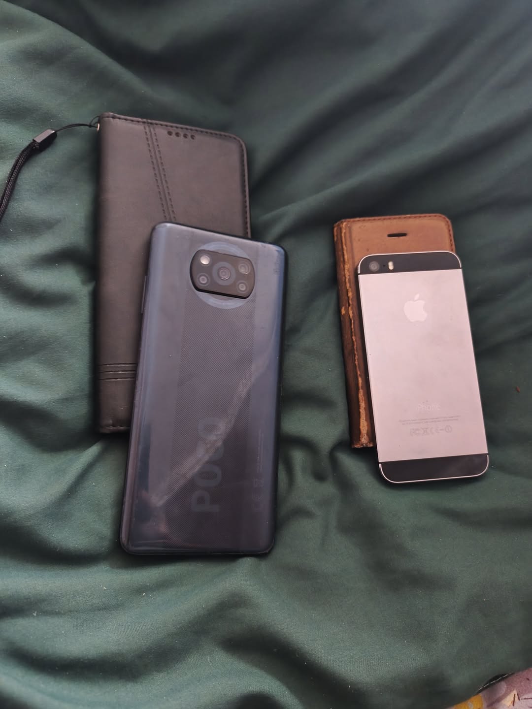 POCO ve iPhone 5s, her biri 130 GEL