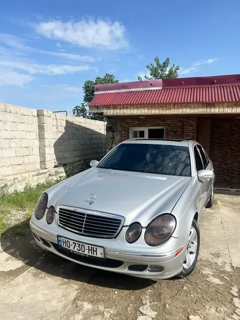 Mercedes-Benz E-Class 2002