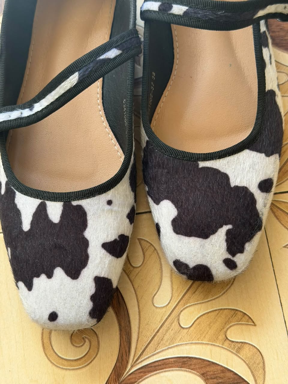 Ballet flats with cow print and ankle strap