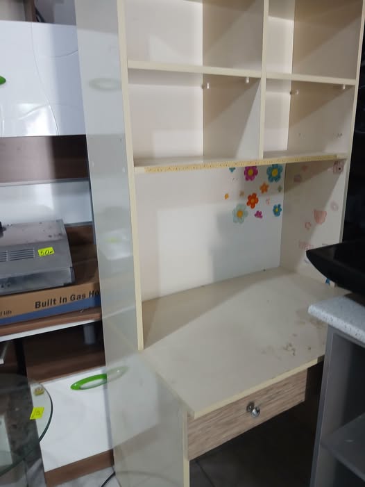 Desk 40 manat
