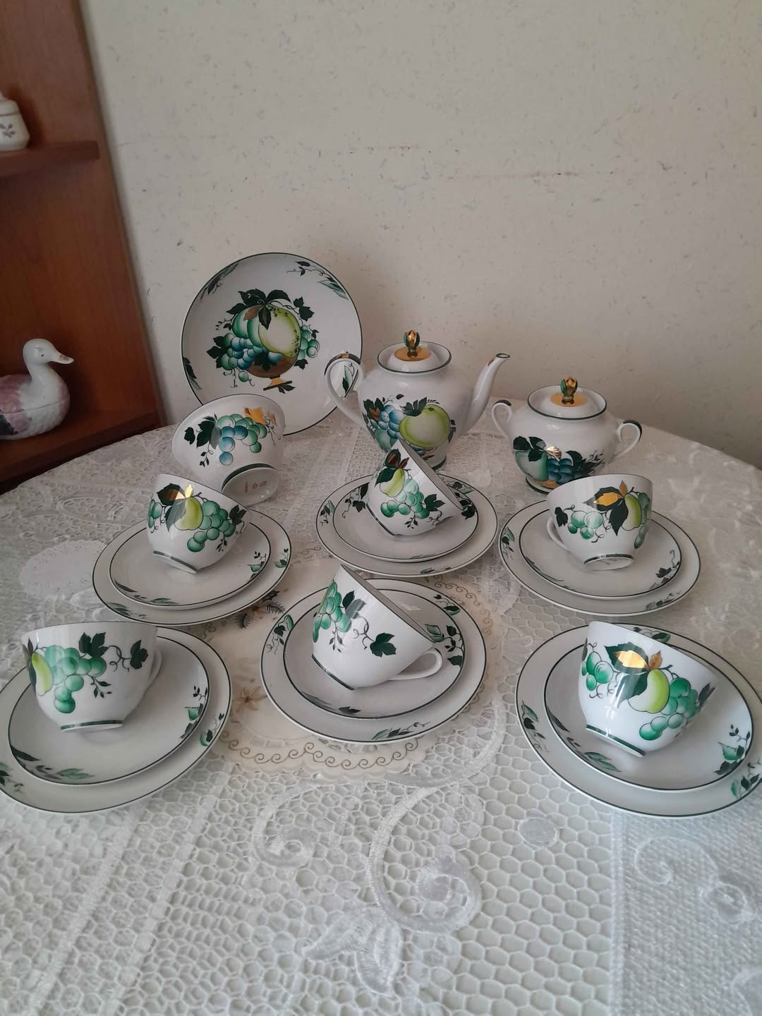 Чайный сервиз с фруктовым рисунком