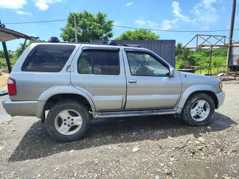 2001 modeli otomobil 3600 dolar.
