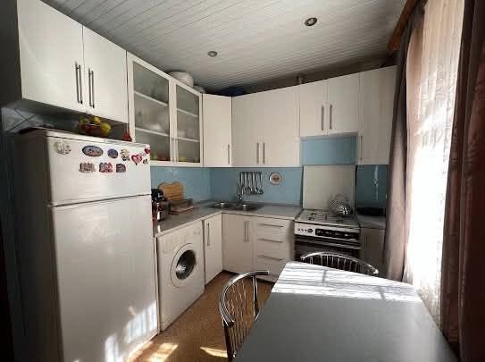 Used kitchen cabinet set, 10 pieces