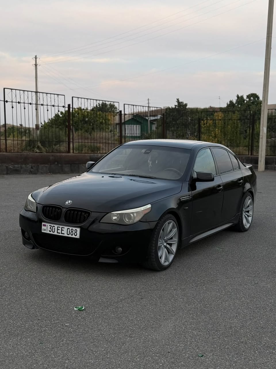 BMW E60 550i 2005 — 8,000$