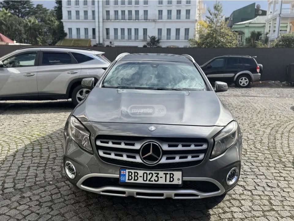 Mercedes GLA250 2017 — 12,000$