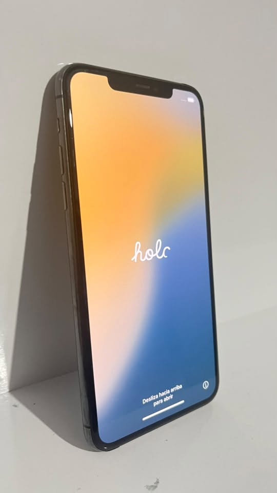 iPhone 11 Pro Max, cracked screen