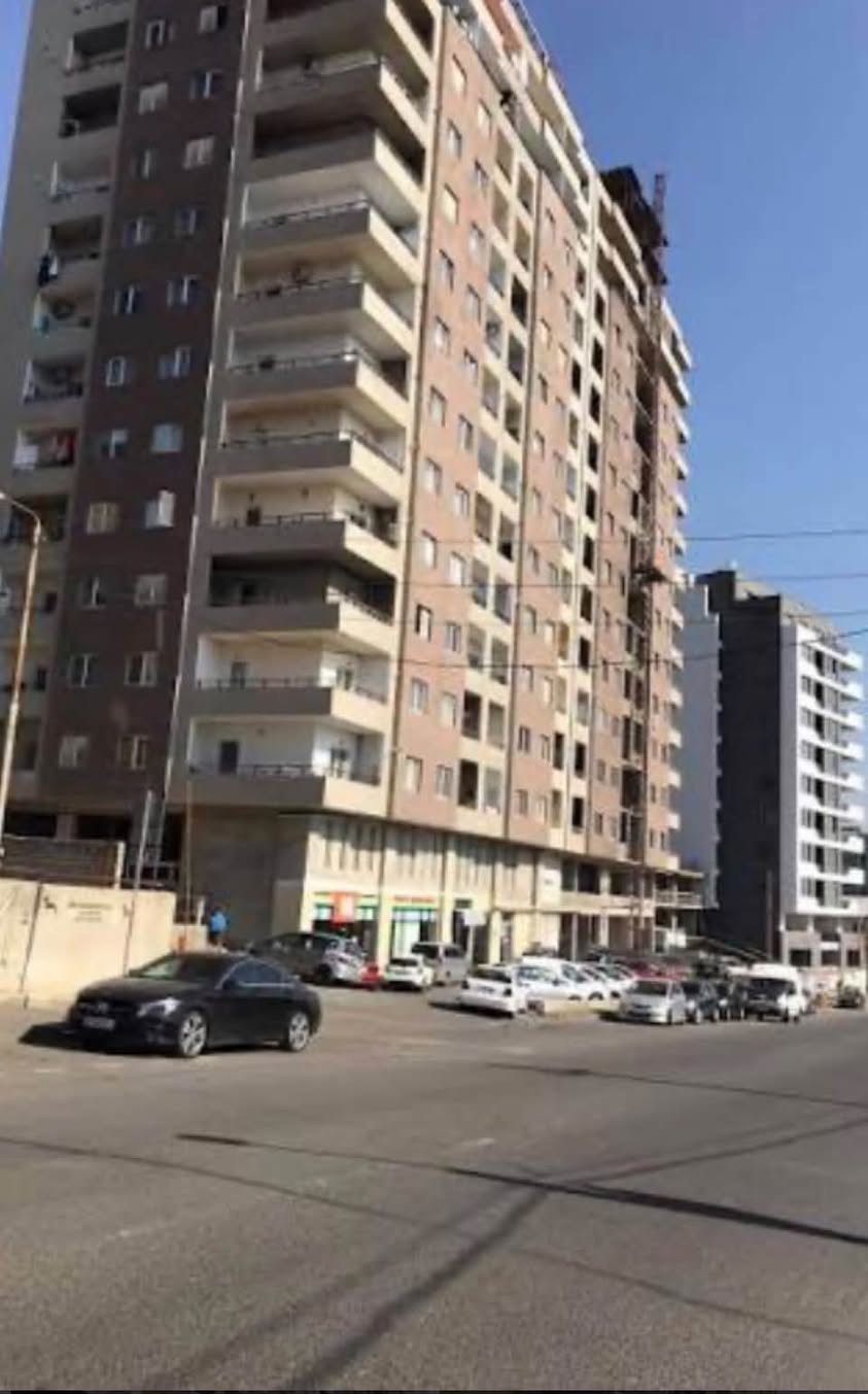 იყიდება გარემონტებული 3-ოთახიანი ბინა ნუცუბიძეზე, პაატა — 130,000$