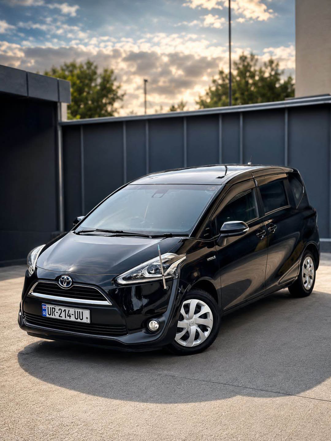 Toyota Sienta 2018