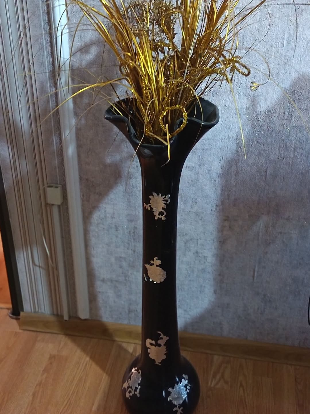 Böyük qara dekorativ vaza