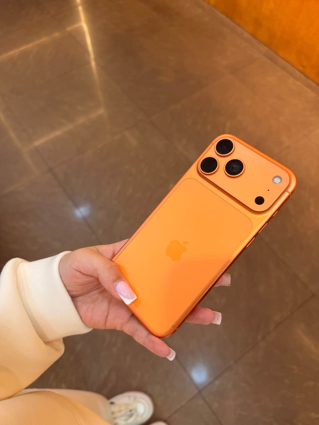 iPhone 17 pro max Փոքր լաքա
