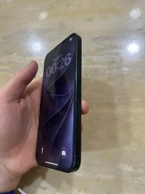 iPhone 13, %77 pil, 2 kılıf