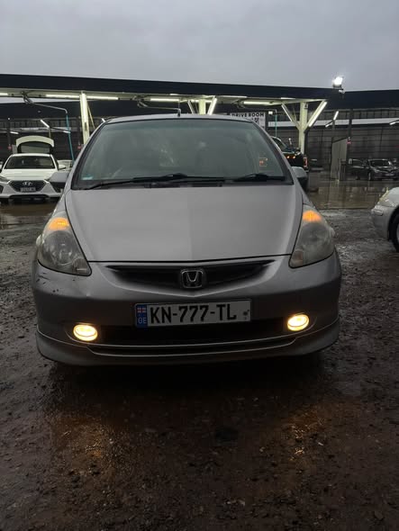Honda Fit 2002 — 3,200$