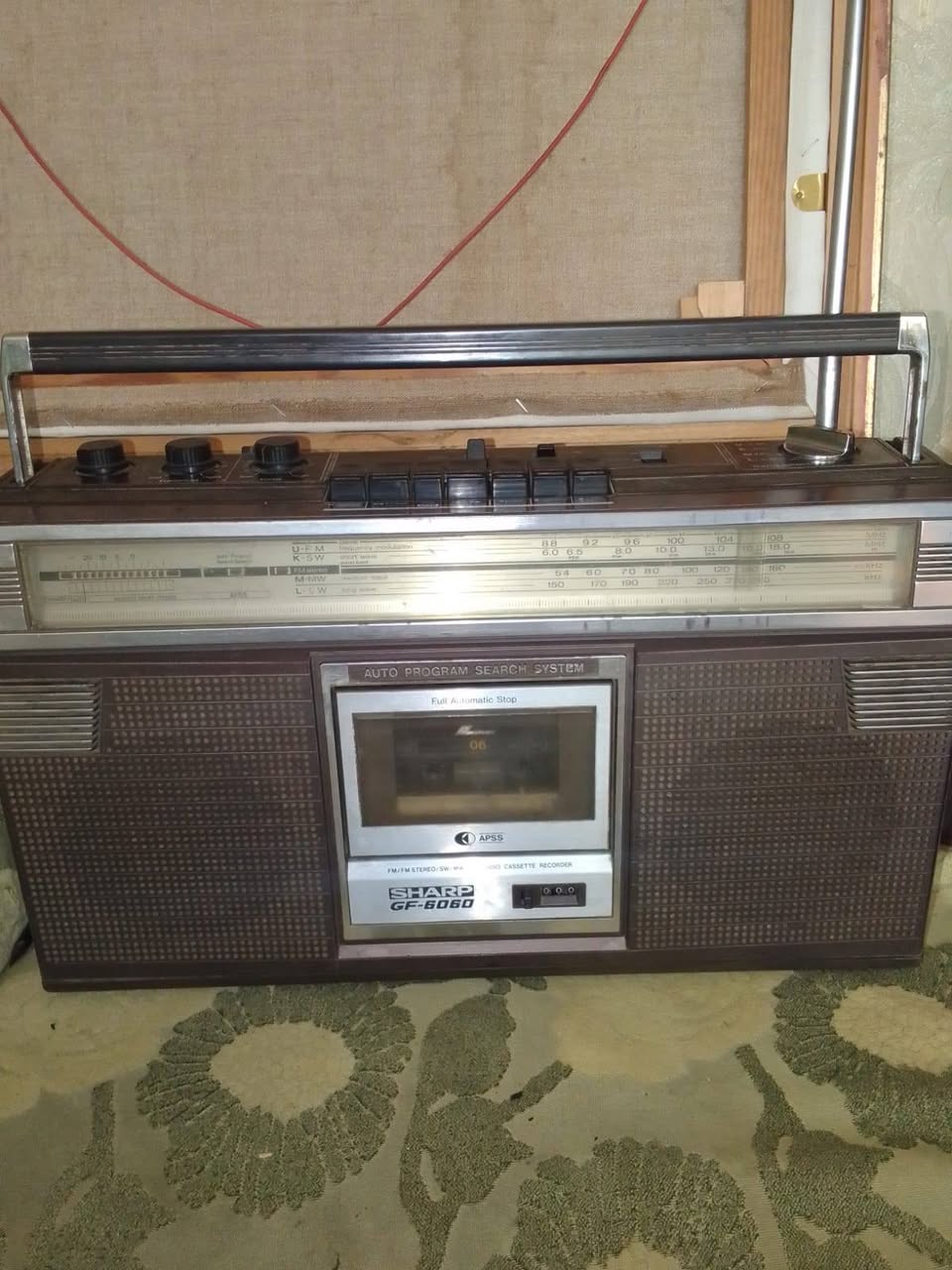 Sharp GF-6060 kasetli radio