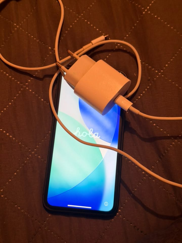 📱 Վաճառվում է iPhone 11 ✨ լավ — 300₾