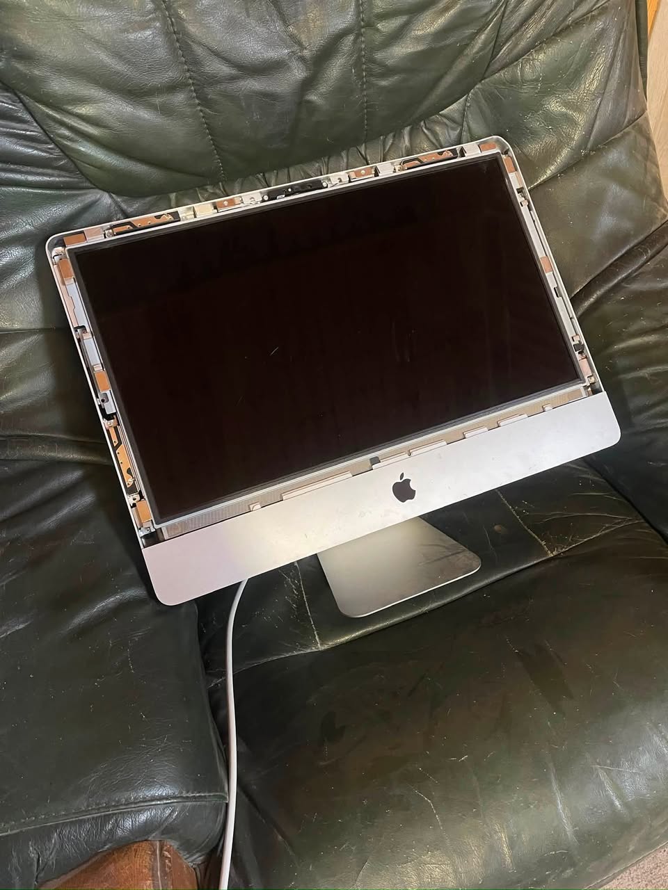 Satışda olan işlək Apple iMac 21.5” (Mid 2011)
