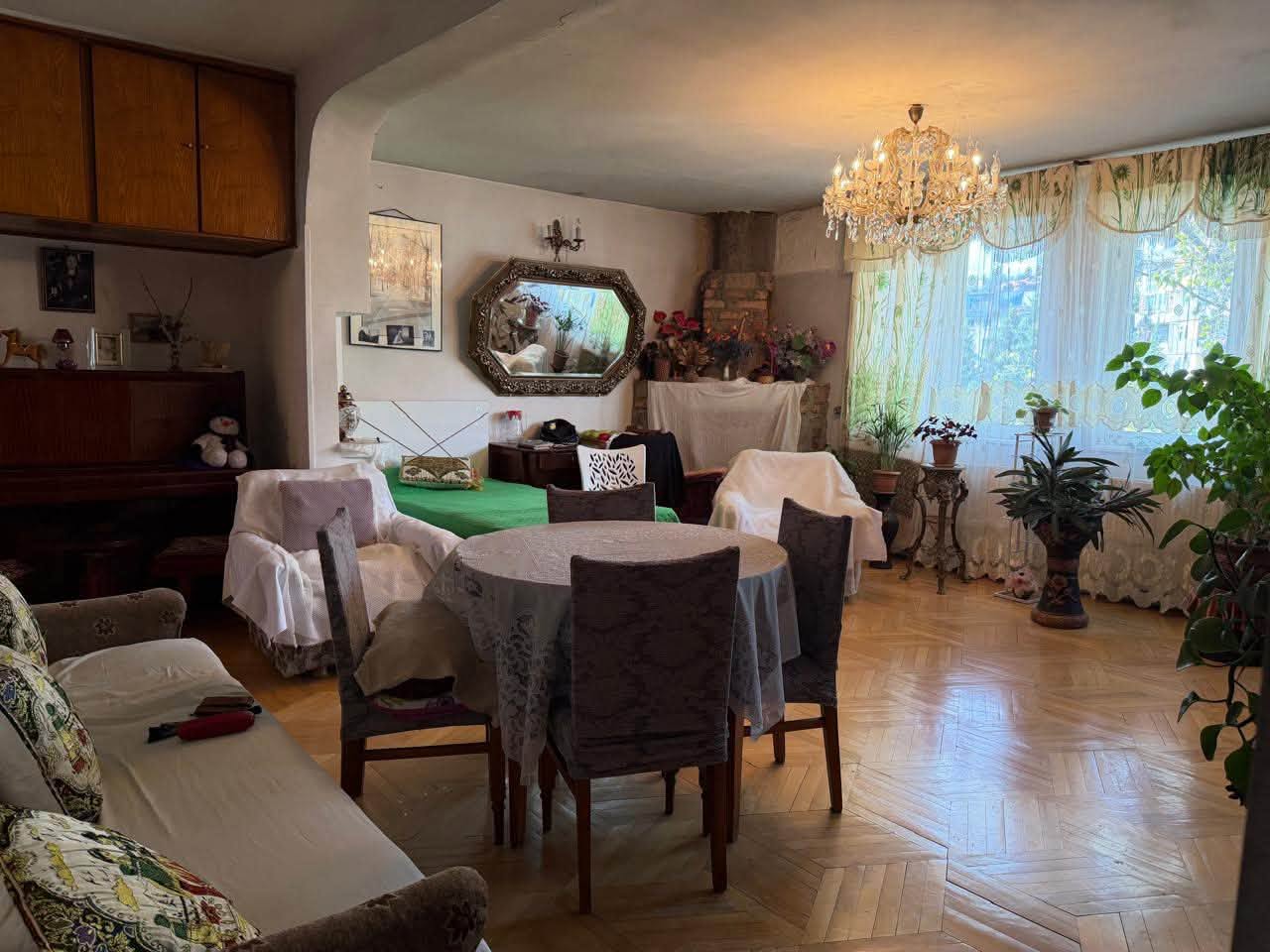 იყიდება 5-ოთახიანი ბინა, თბილისი — $135,000