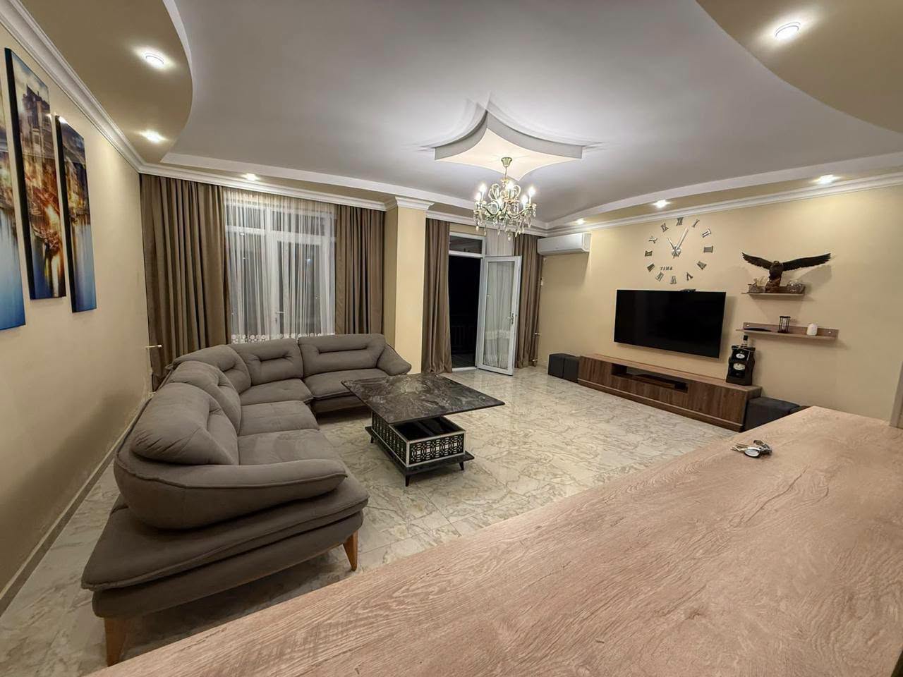 Makhinjauri'de 2 yatak odalı kiralık daire
