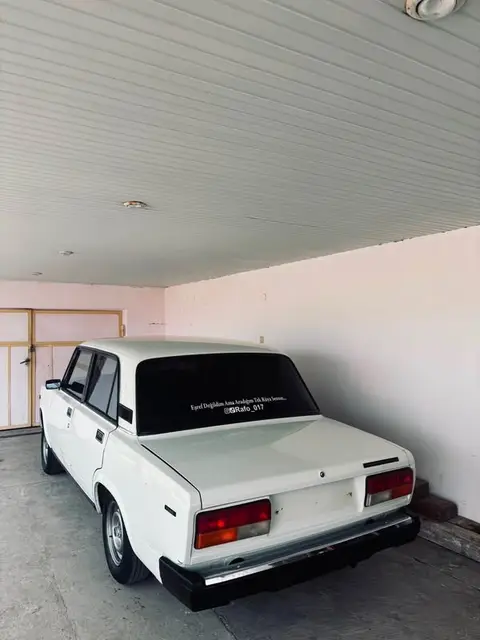 Avtomobil