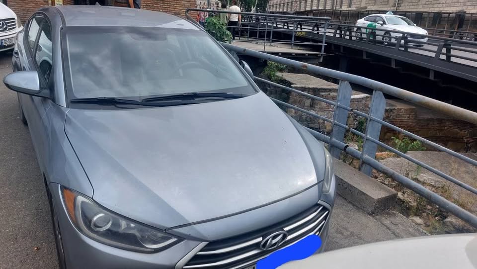 For sale Hyundai Elantra 2017, 2.0 DOHC, $7,000