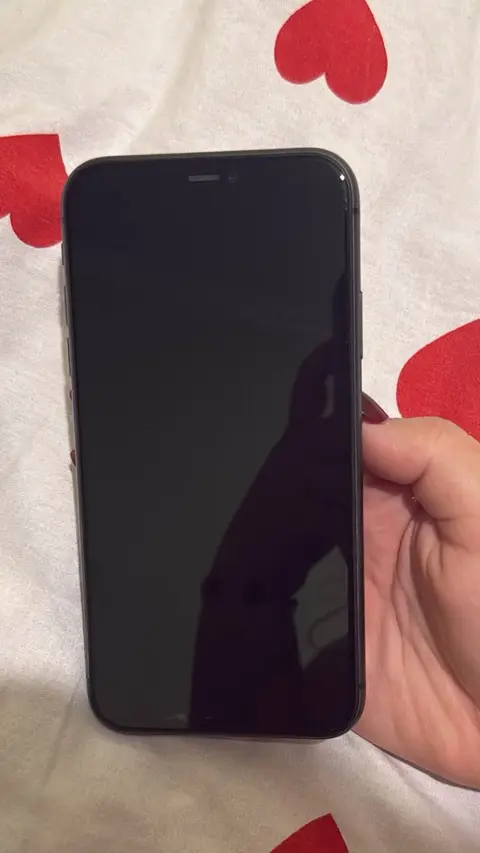 iPhone 11 64GB, battery 83%