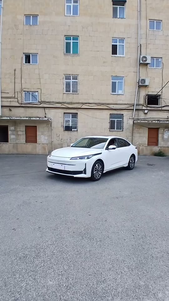 Avtomobil