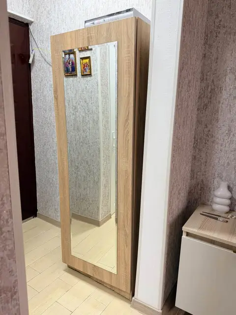 Satılır kətan divar rəfi ilə