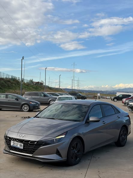 Hyundai Elantra 2021 — 8,900$
