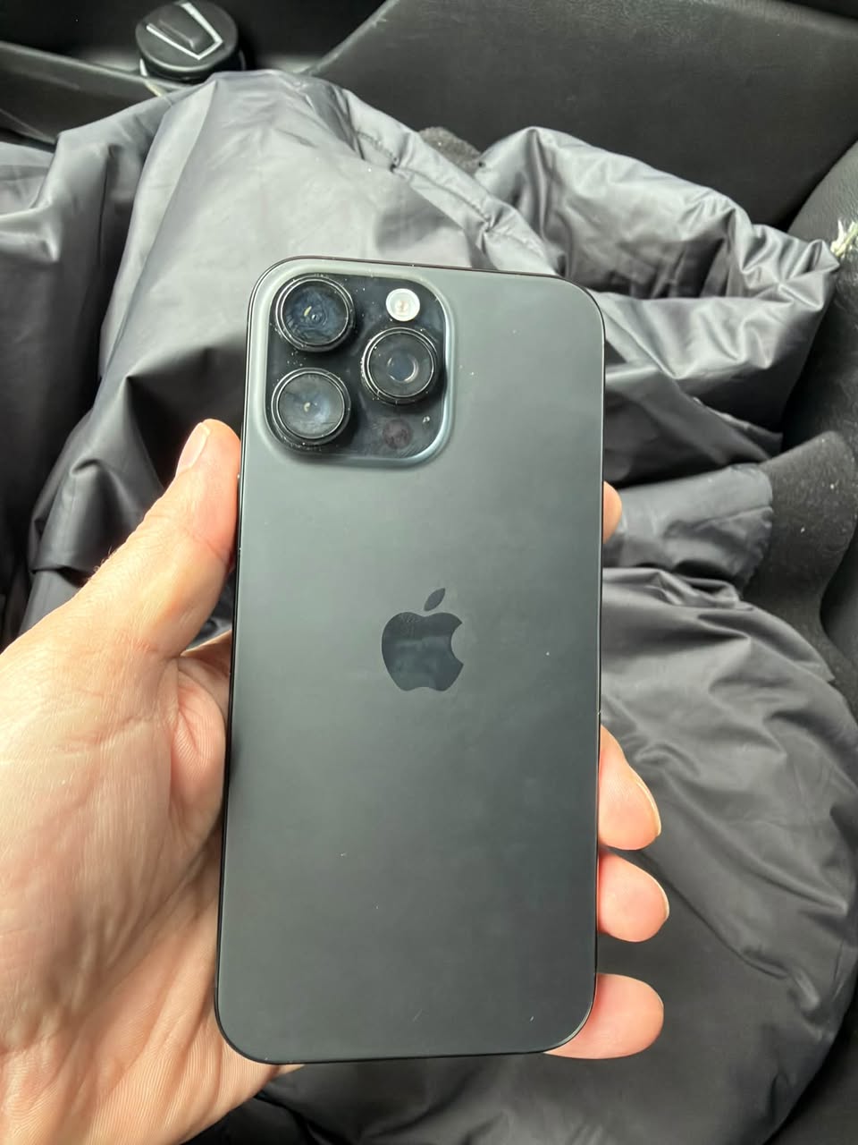 16pro max sim+esim idealdir axalivita için — 2,000₾