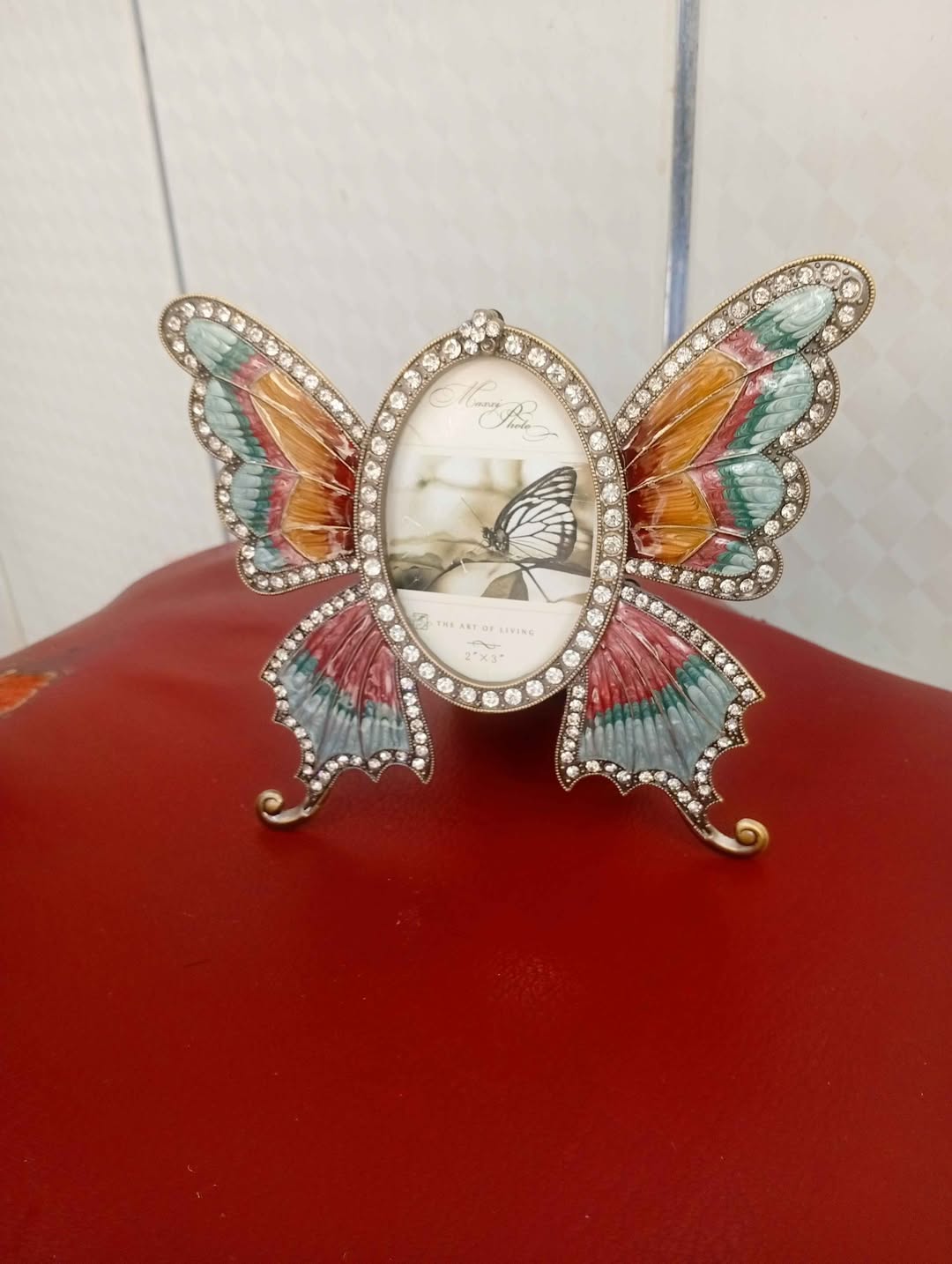 Butterfly-shaped desktop photo frame