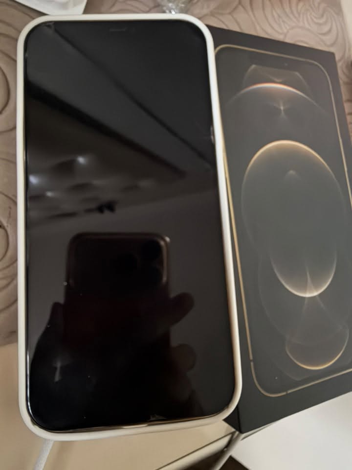 iPhone 12 promax 256 GB kartla, kutuyla — 650₾