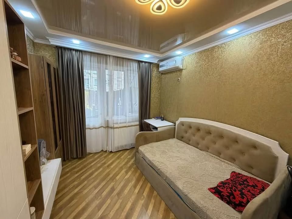 Satılır mənzil, Qütbə