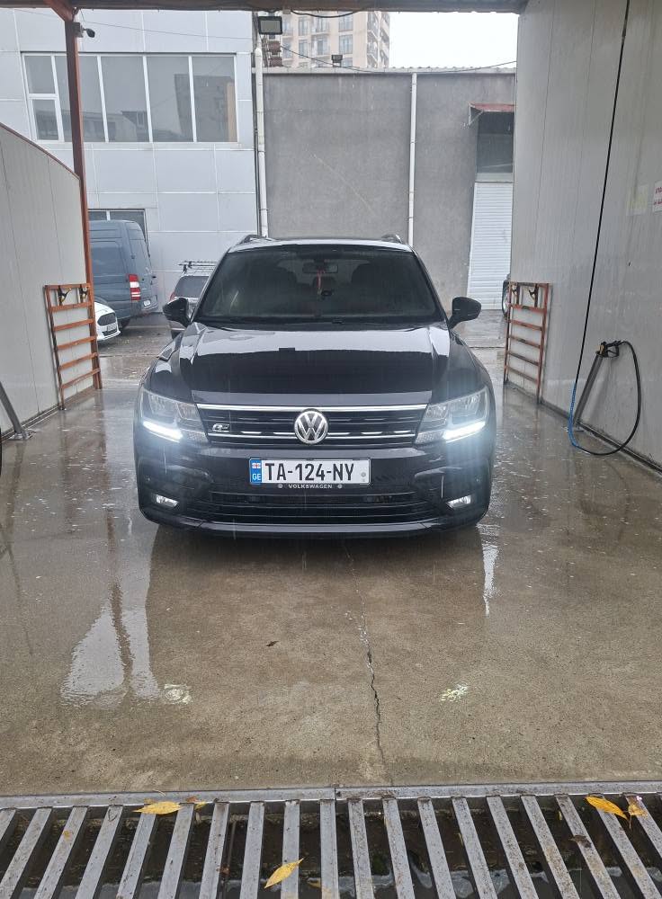 Volkswagen Tiguan 2021 $12,000