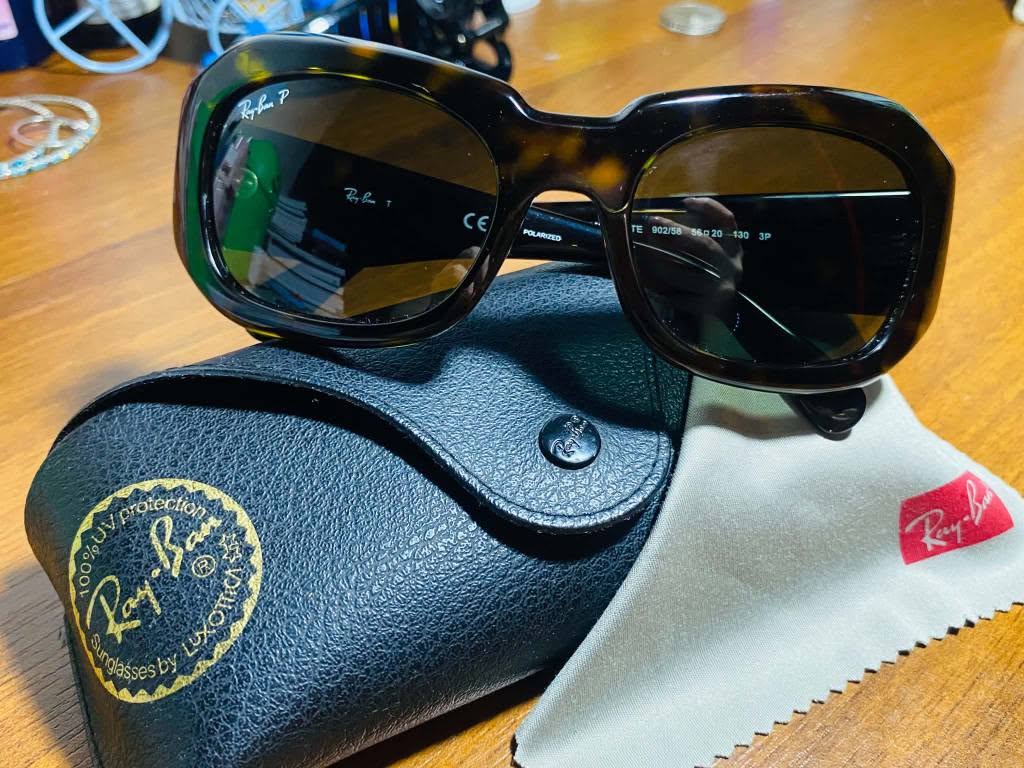 Orijinal, müasir, yeni İtaliyadan saat.