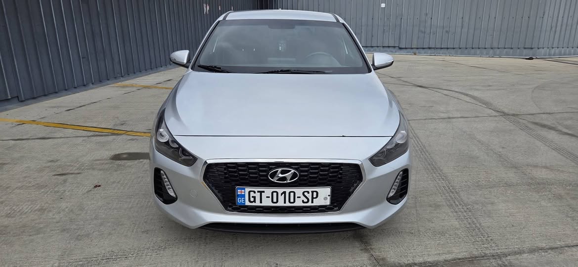 Elantra GT 2017 — 8,300$