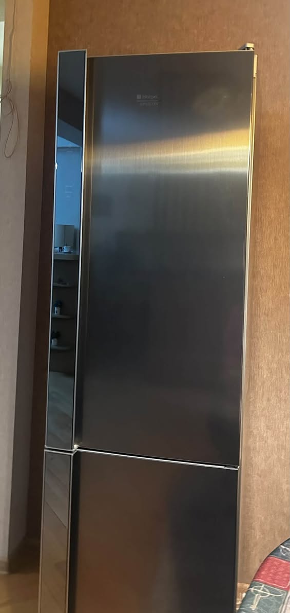 İki kapılı buzdolabı, koyu çelik rengi