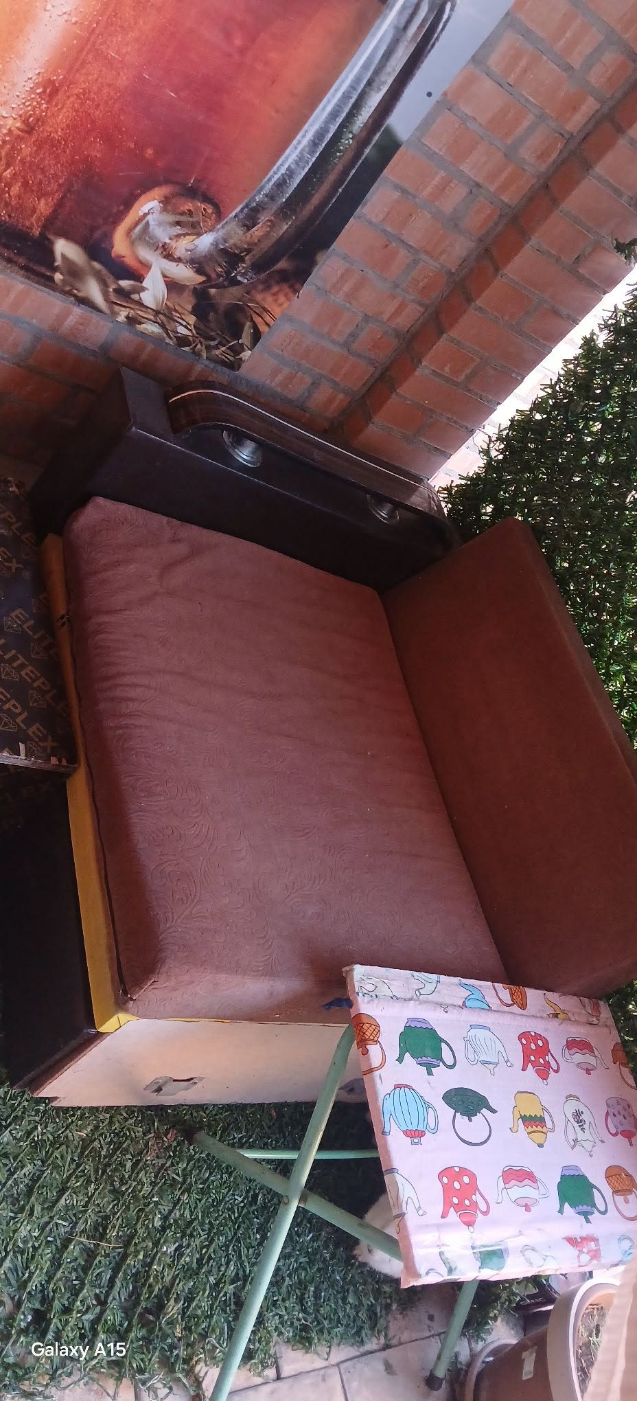 Aile içi 120$'a açılır kanepe satıyorum. Herhangi bir problemi yok.