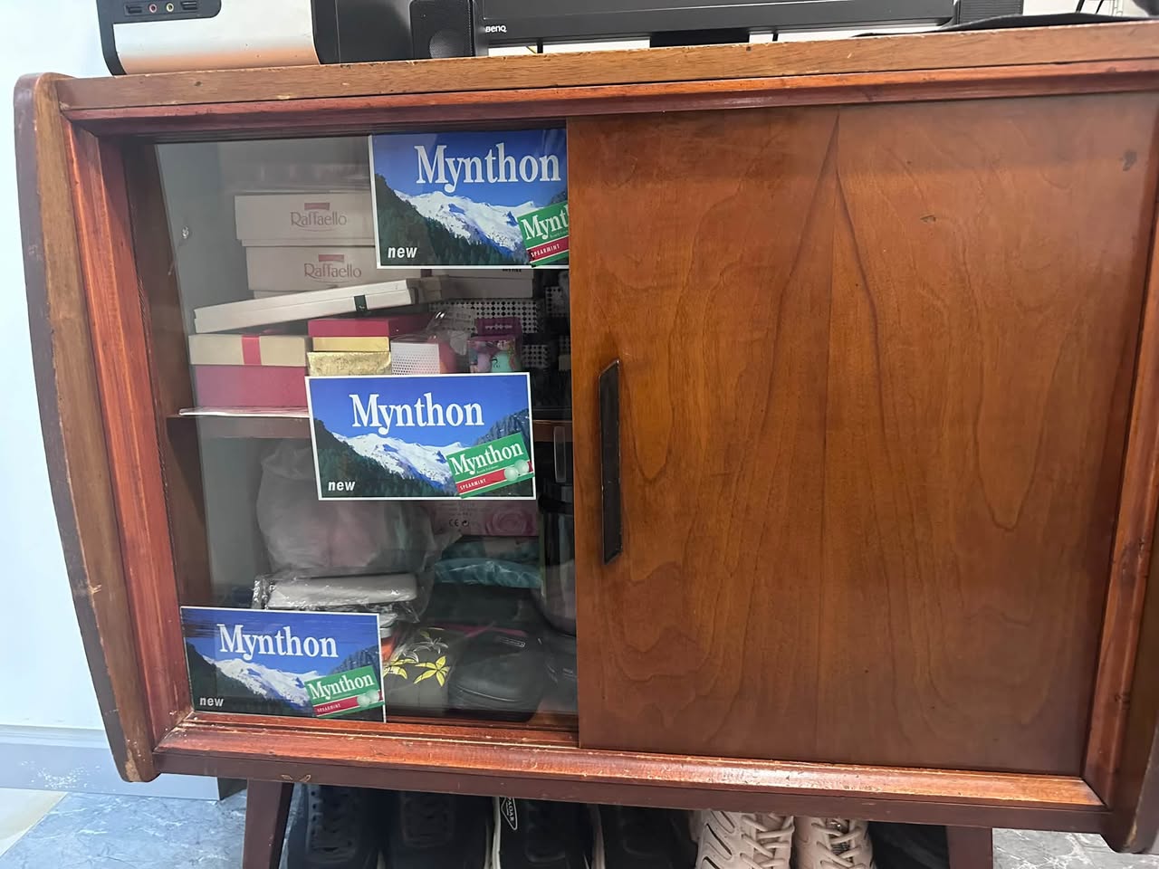 Satılır şkaf 15000 dramа