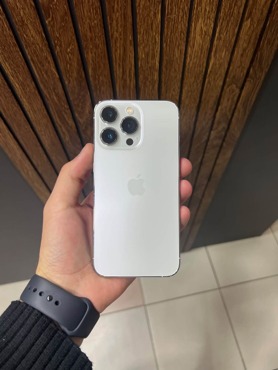 The price of the phone with 256GB is 120,000.