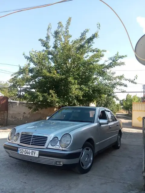 Otomobil 2100 dolar.